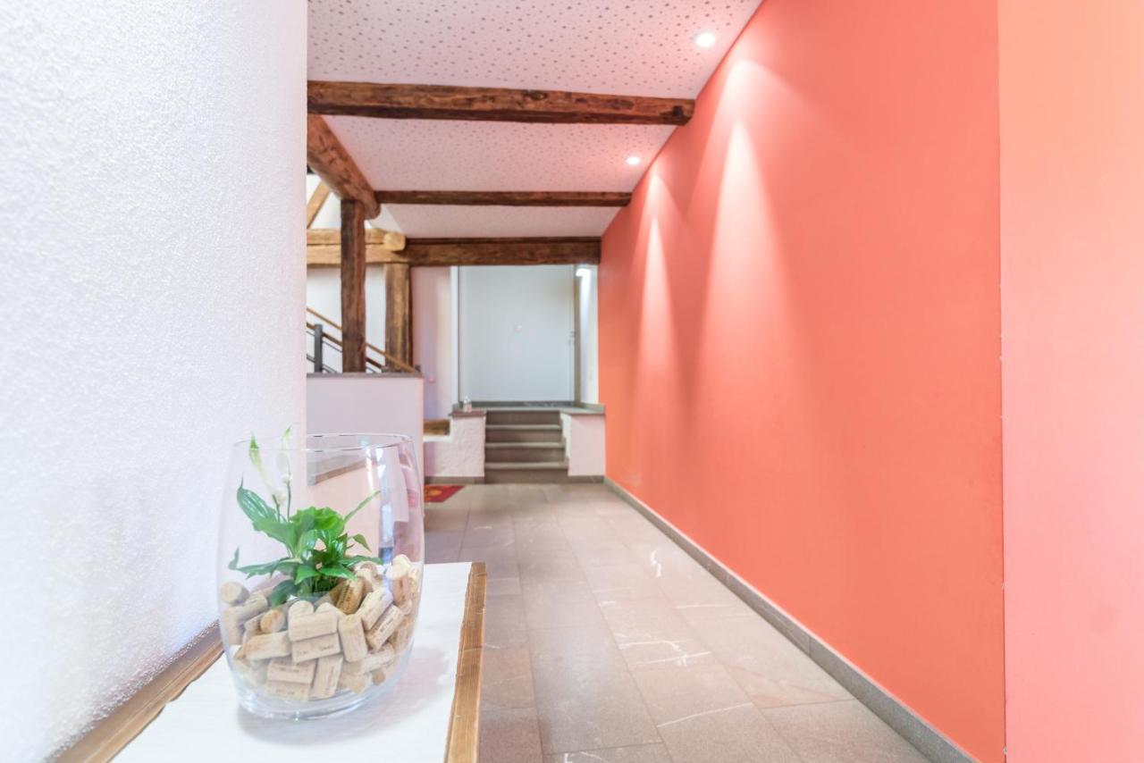 Strasserhof Tenuta-Weingut Vahrn Buitenkant foto