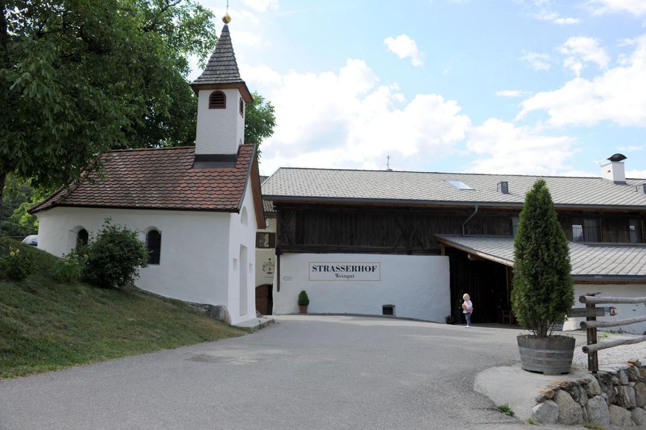 Strasserhof Tenuta-Weingut Vahrn Buitenkant foto
