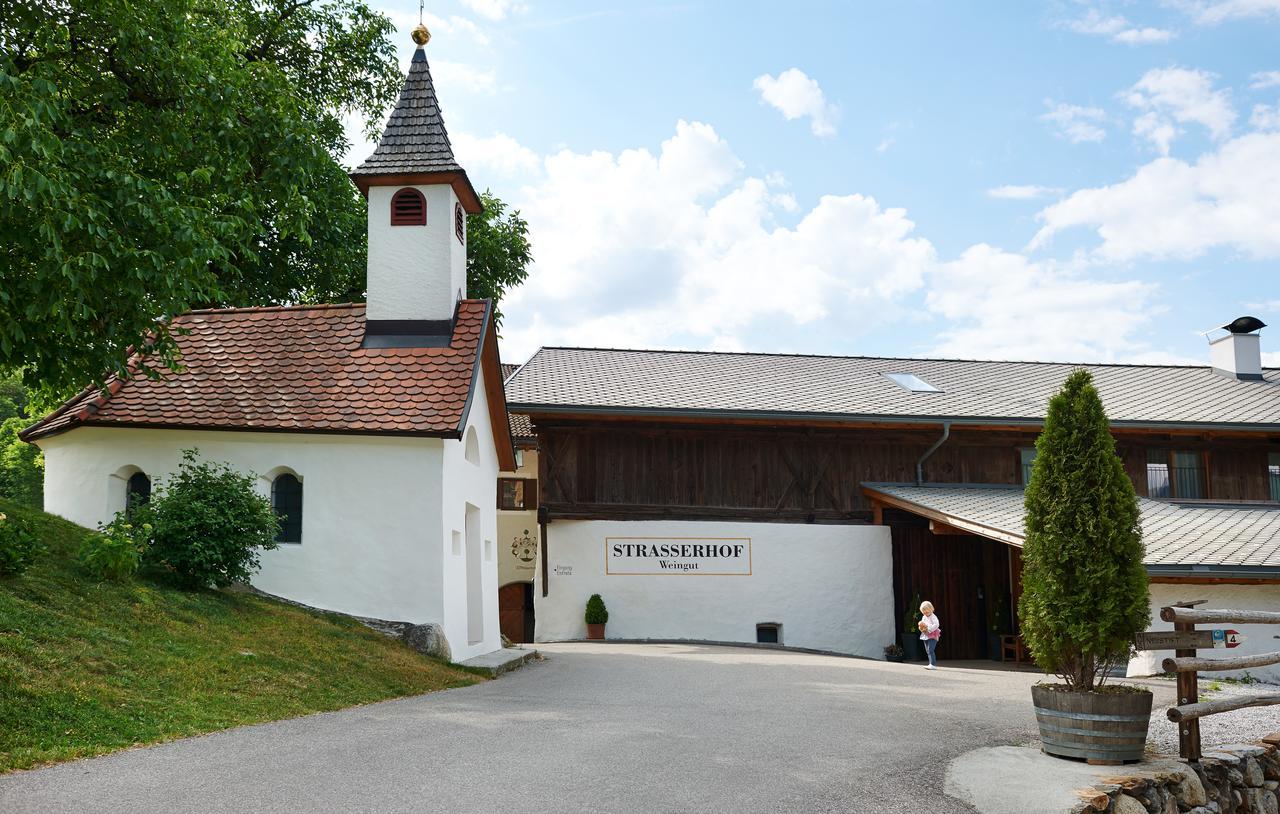 Strasserhof Tenuta-Weingut Vahrn Buitenkant foto