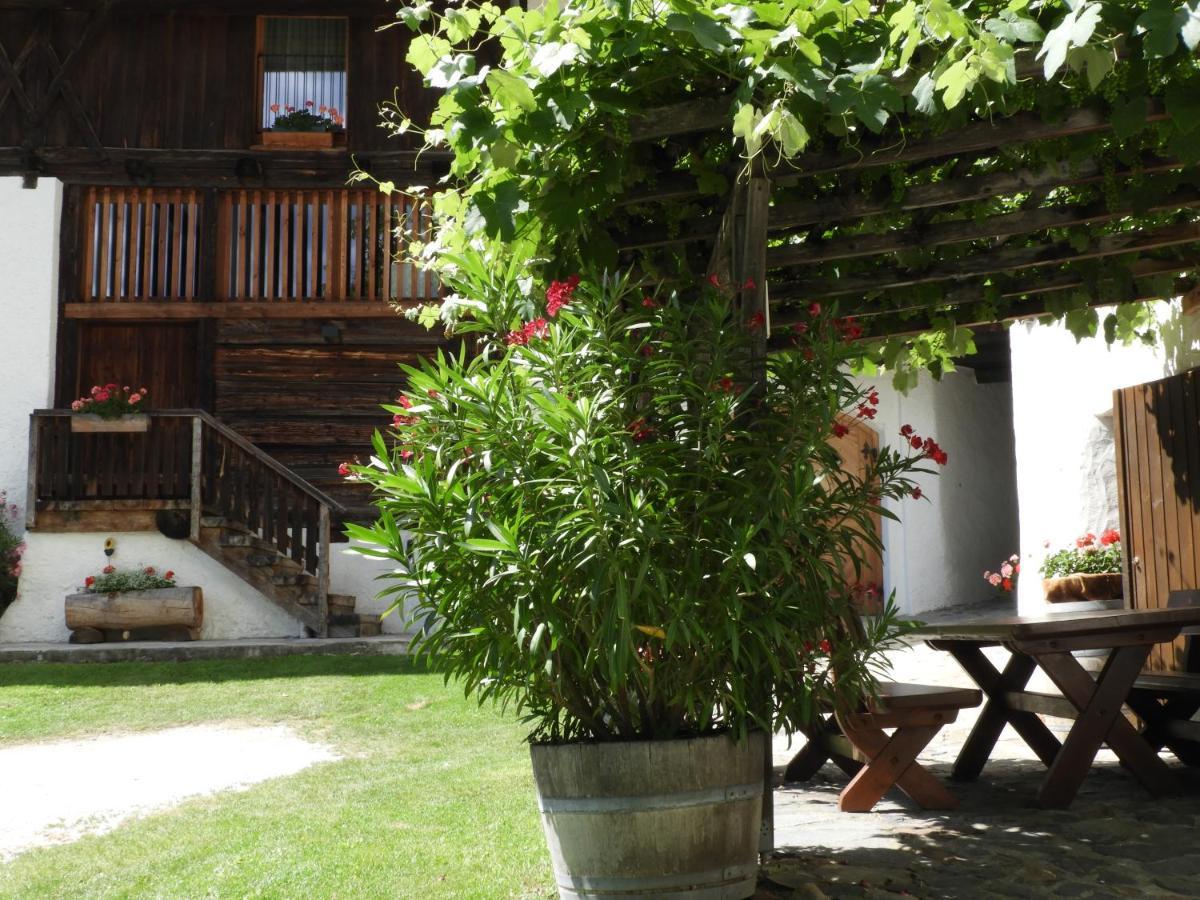 Strasserhof Tenuta-Weingut Vahrn Buitenkant foto